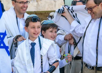 מרן הרב יצחק יוסף בפסק הלכה: מתי חוגגים בר מצווה לילד שנולד פג?