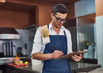 גאוותנים? דעו - הצורך בכבוד לא נובע מגאווה, אלא מצמא עמוק לנשמה גאוותנים? דעו - הצורך בכבוד לא נובע מגאווה, אלא מצמא עמוק לנשמה