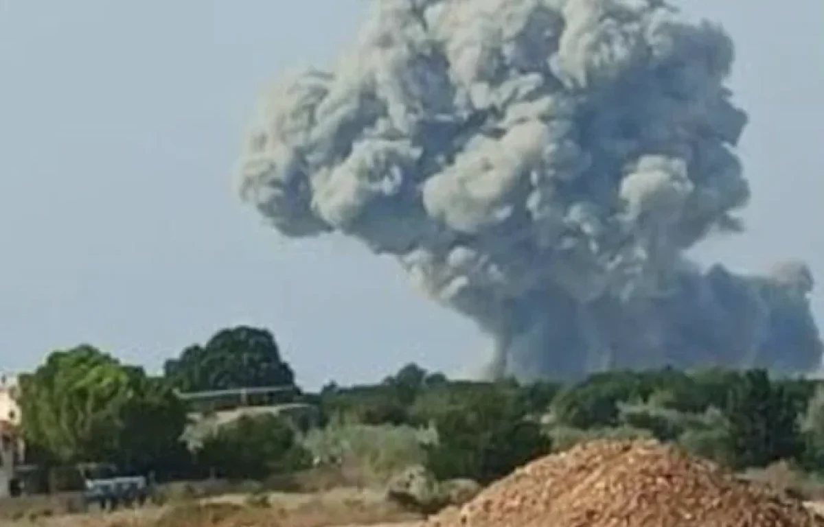 צה"ל תקף מטרות חיזבאללה בדרום לבנון; הארגון מאיים בתגובה