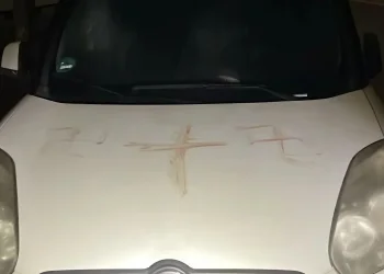 בהנאו זה קרה שוב: צלבי קרס בדם אמיתי ברחובות - הזעזוע בגרמניה