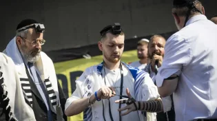 רגע לפני שמניחים תפילין: זה הסוד שלא כולם מכירים והוא יכול לשנות לך את היום