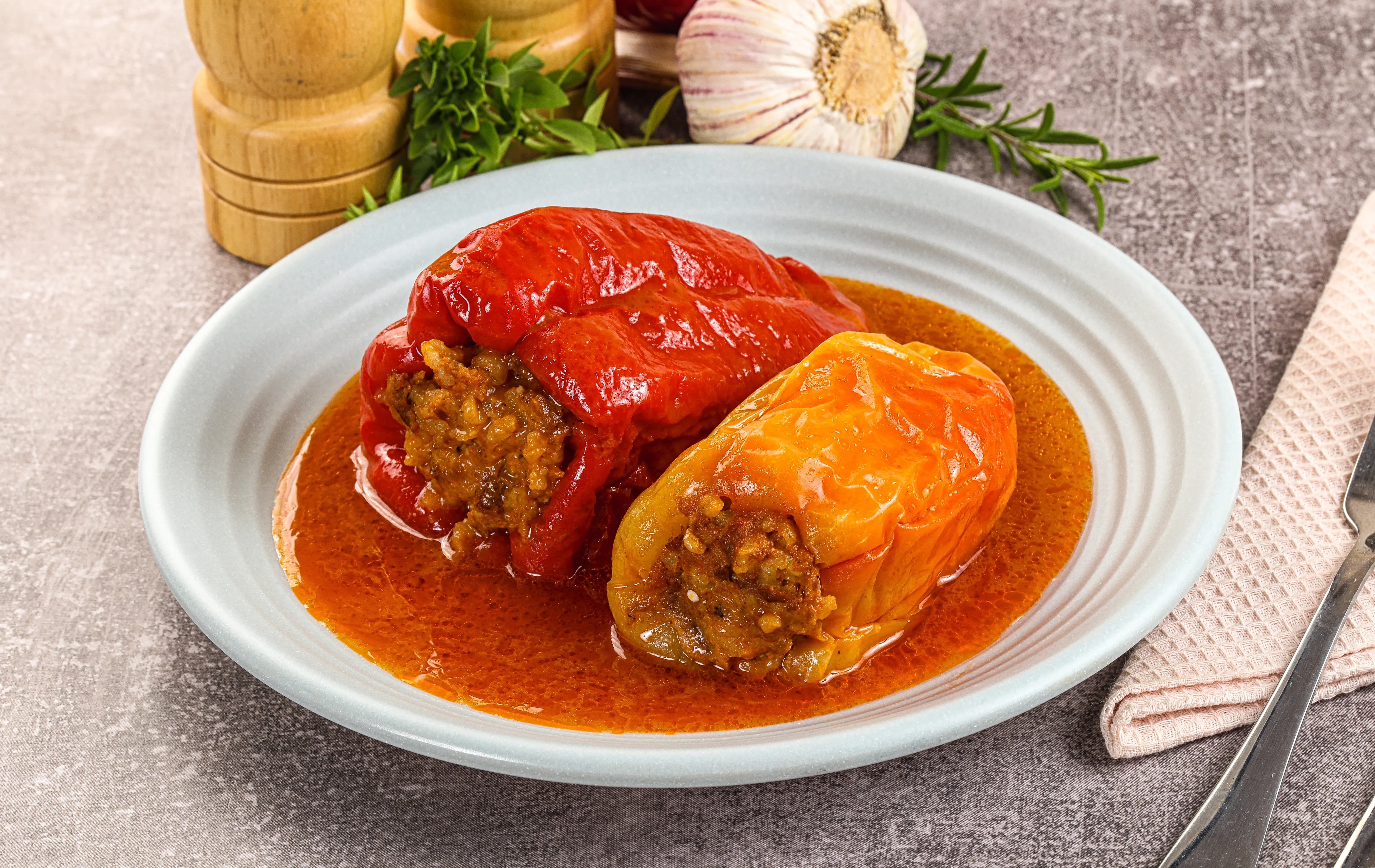 מה הקשר בין פלפל ממולא לשבת? מנהגי המאכלים שכולנו מכינים מה הקשר בין פלפל ממולא לשבת? מנהגי המאכלים שכולנו מכינים