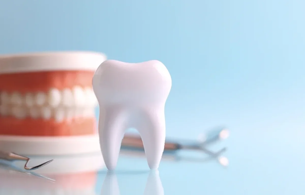 חיוך לבן? זה לא רק עניין של צחצוח: המזונות שעלולים לפגוע בשיניים חיוך לבן? זה לא רק עניין של צחצוח: המזונות שעלולים לפגוע בשיניים