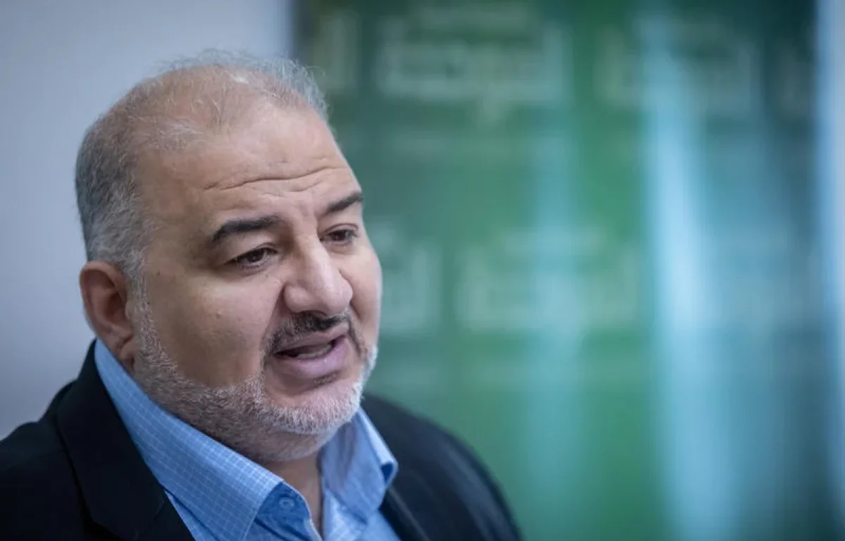 "תומך בהשמדת חמאס?" מנסור עבאס פוצץ ראיון לאחר שנשאל על ארגון הטרור