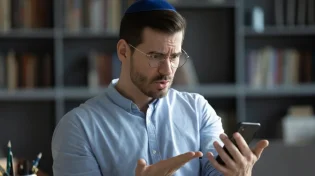 הוא לא ענה לטלפון, ואז התברר מה עשה למען אמו של החבר