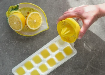 קוביות קרח מלימון