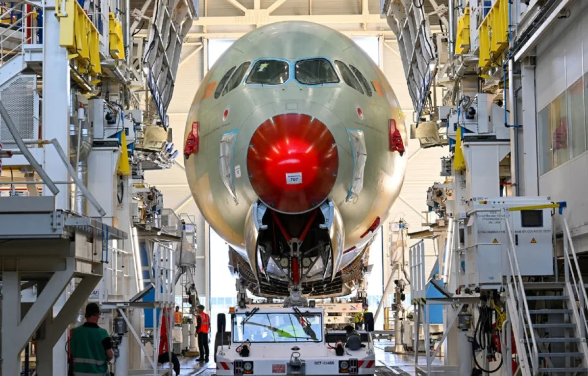 הולך להיכנס להיסטוריה: המטוס שלא עוצר 22 שעות ברציפות