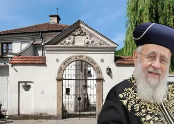 הרב יצחק יוסף על רקע בית כנסת הרמ"א