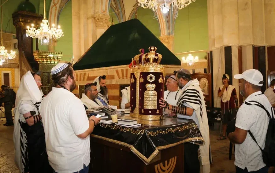 היכל יצחק אבינו במערת המכפלה