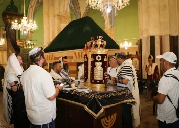 היכל יצחק אבינו במערת המכפלה