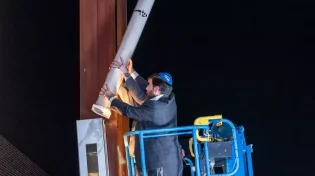 שיא גינס עולמי: המזוזה הגדולה בעולם נחנכה בקנדה