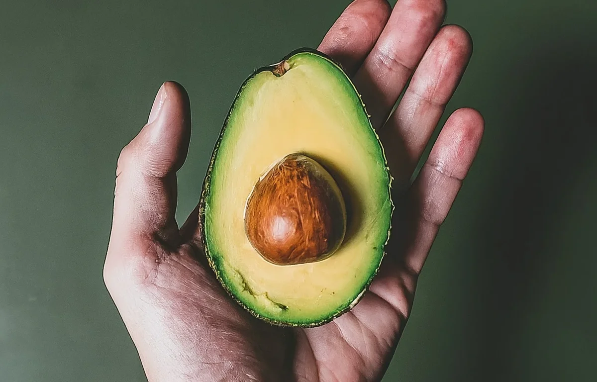 משנים את חוקי המשחק: קליפת האבוקדו נכנסת לצלחת - ואתם חייבים להבין למה