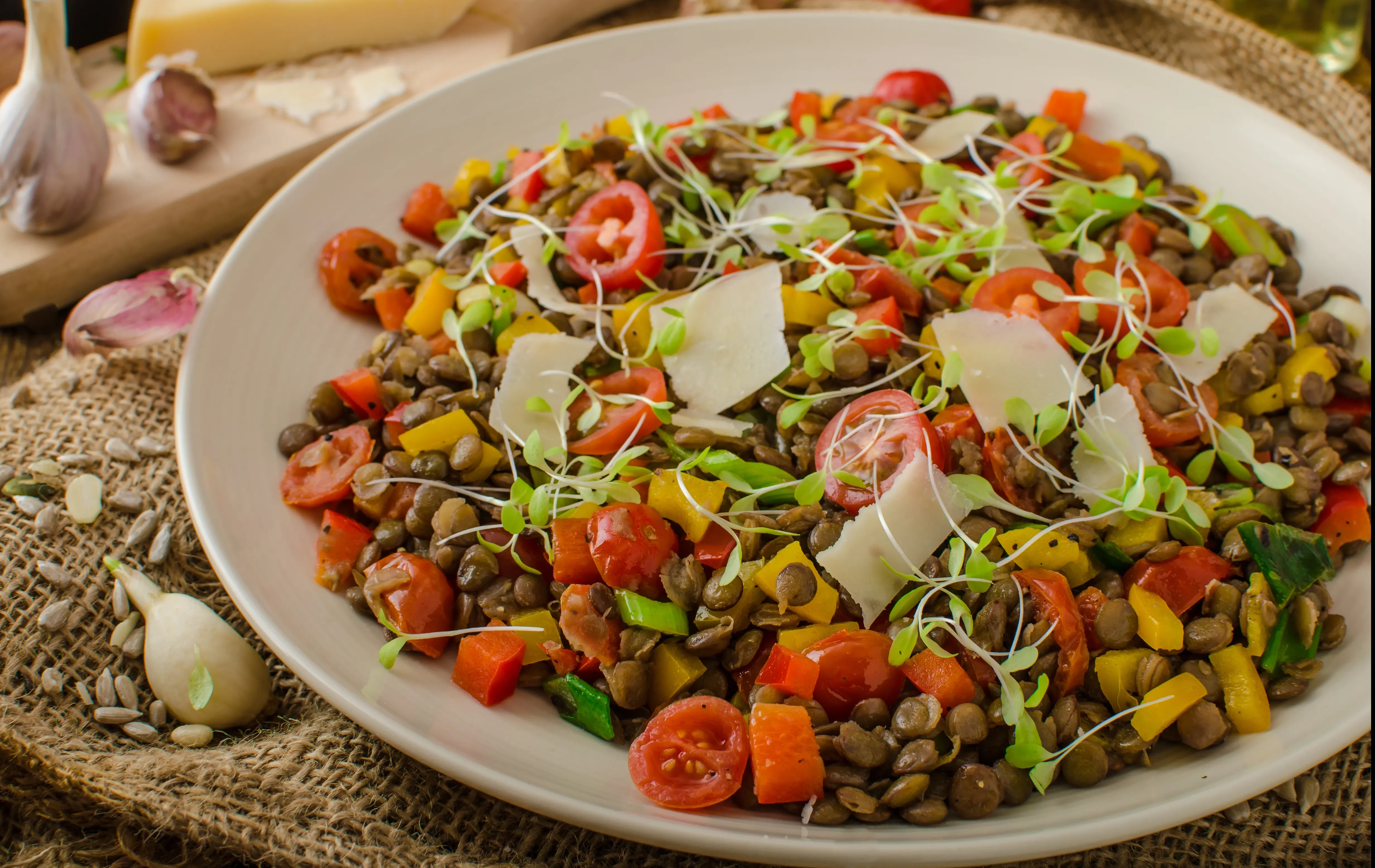 סלט עדשים מונבטות סלט עדשים מונבטות