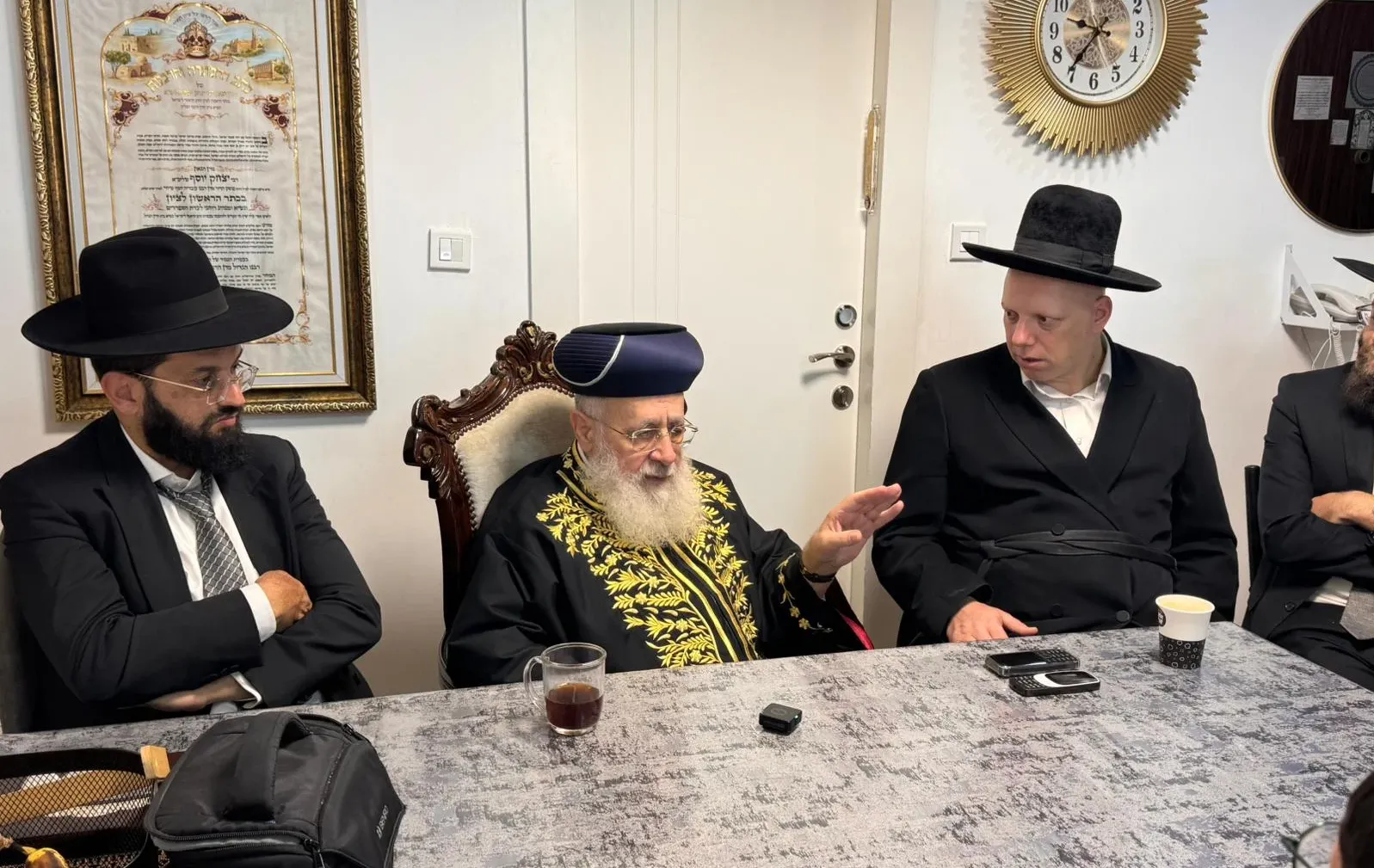 מרן הרב יצחק יוסף בשיחת חיזוק מיוחד לאברכי כולל 'פתח הדביר' (קרדיט: נועם אליהו)