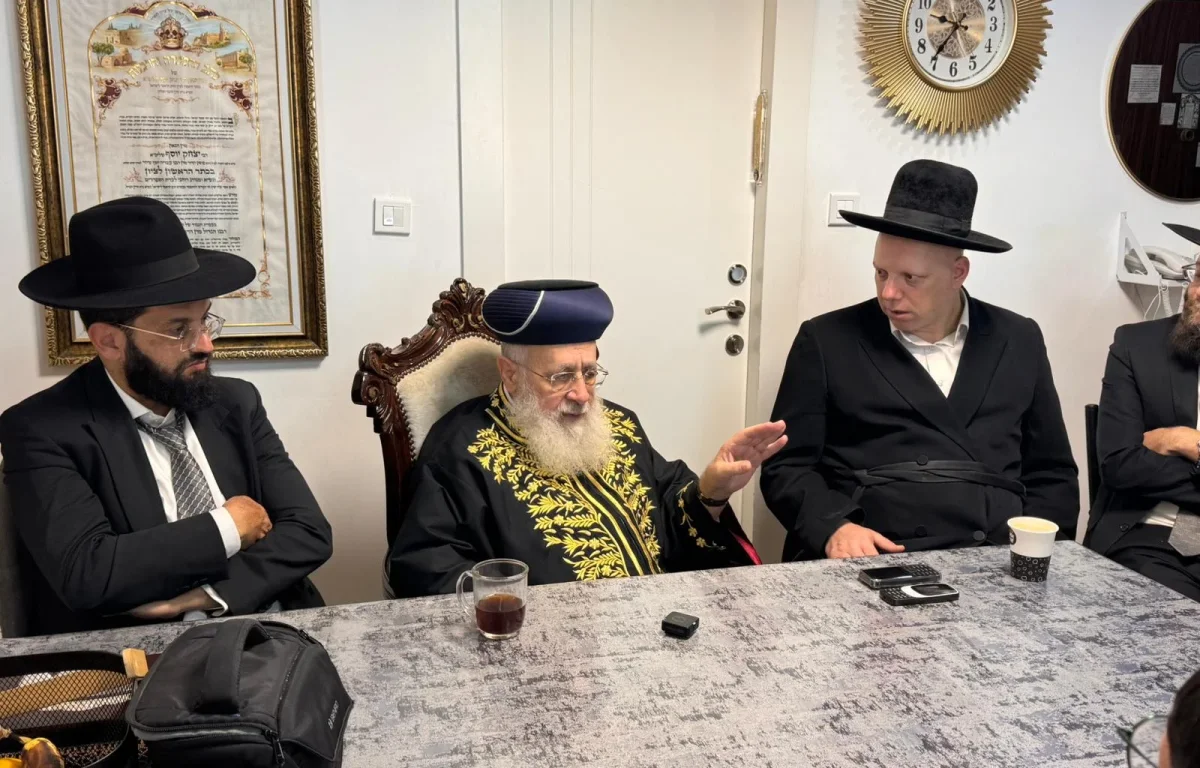 מרן הרב יצחק יוסף בשיחת חיזוק מיוחד לאברכי כולל 'פתח הדביר' (קרדיט: נועם אליהו)