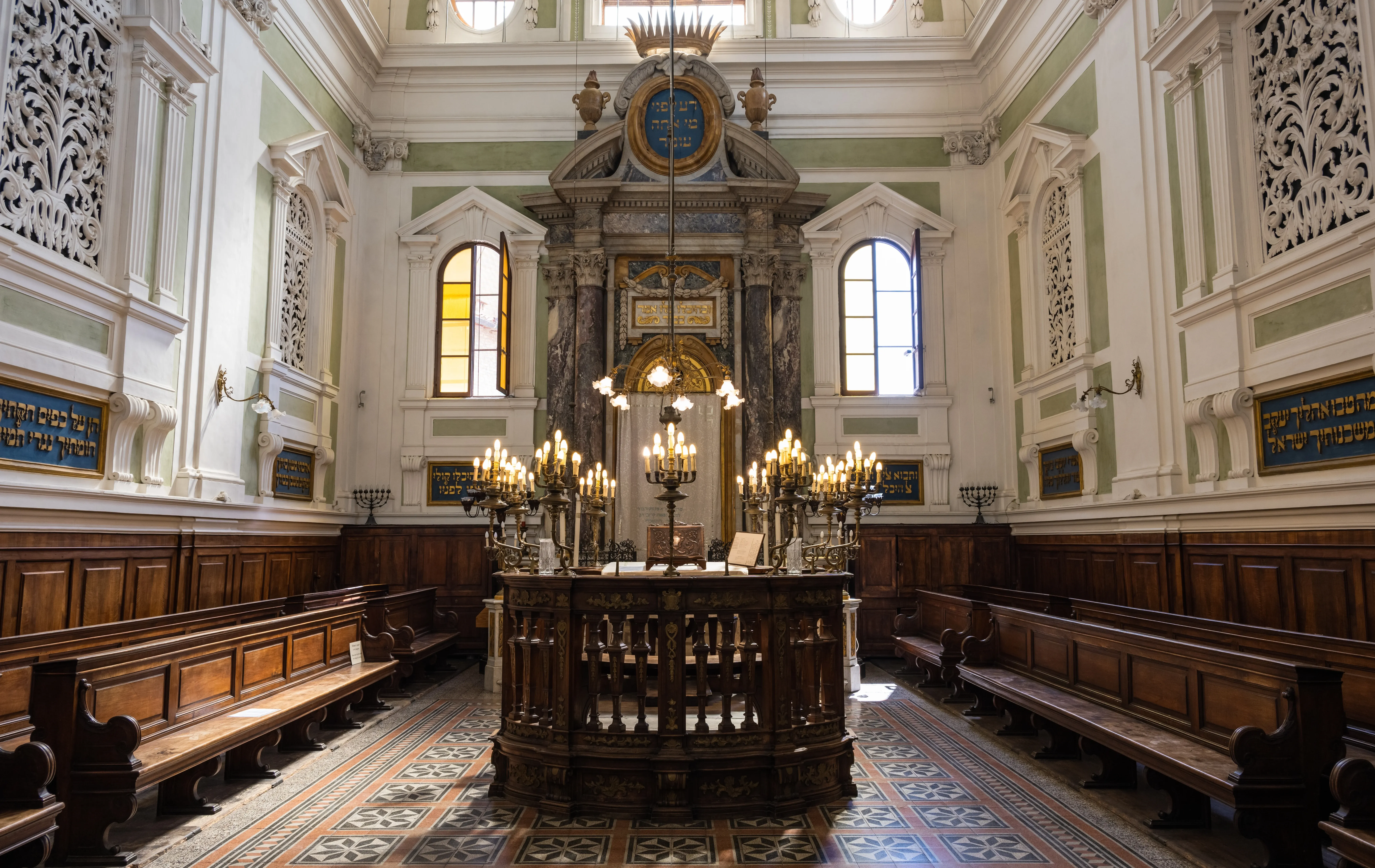 צילום בית הכנסת באיטליה צילום בית הכנסת באיטליה