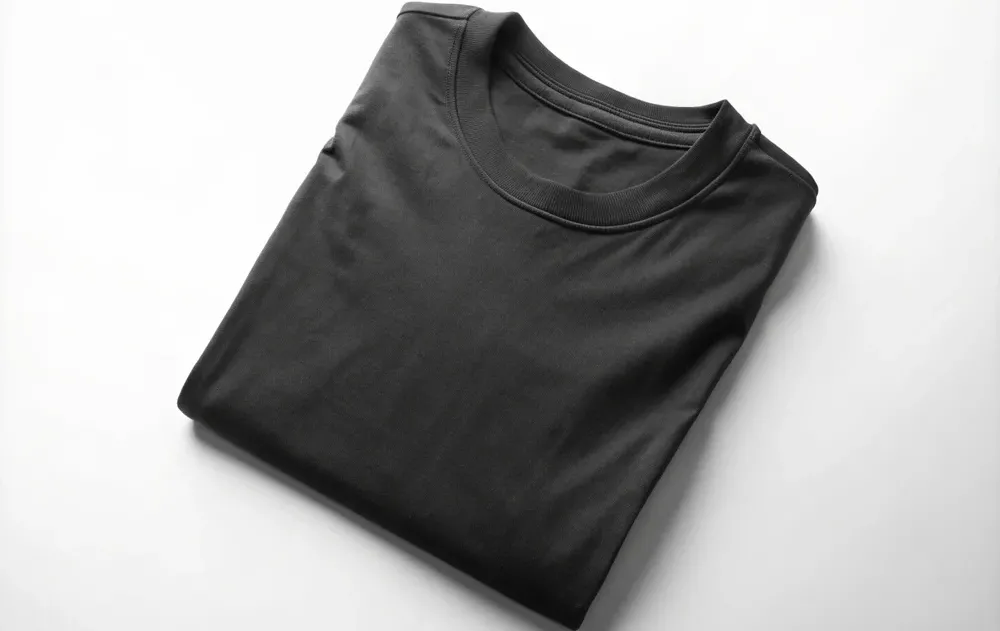 איך שומרים על בגדים שחורים שלא ידהו? 7 כללים שיחזירו להם את הברק