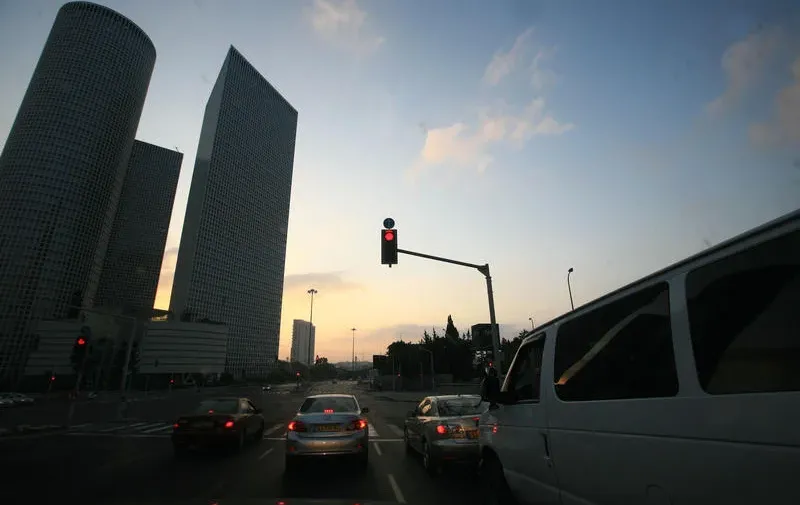 הנס התחיל ברמזור: שלט אחד הפך נהג חלוקה לבן תורה הנס התחיל ברמזור: שלט אחד הפך נהג חלוקה לבן תורה