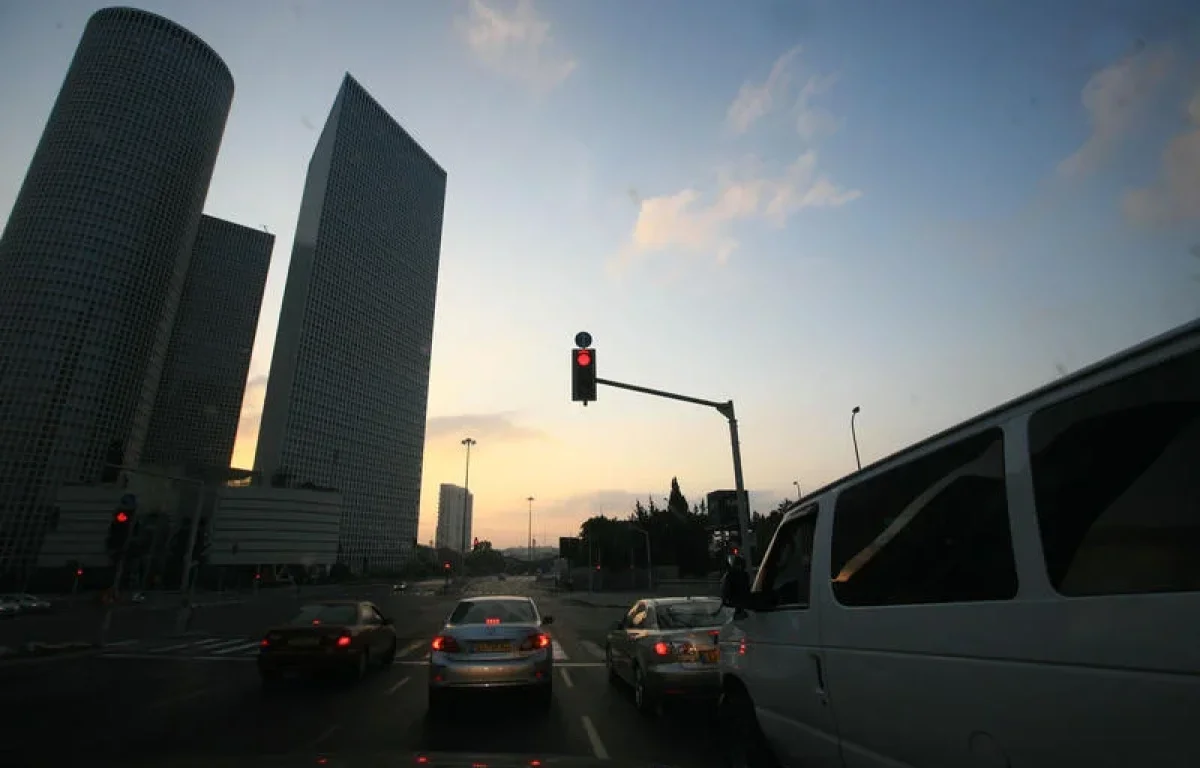 הנס התחיל ברמזור: שלט אחד הפך נהג חלוקה לבן תורה