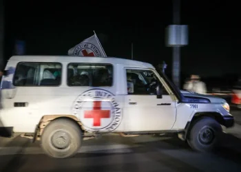 דיווח באל־ג'זירה: חמאס העביר ארון של חטוף חלל לידי הצלב האדום