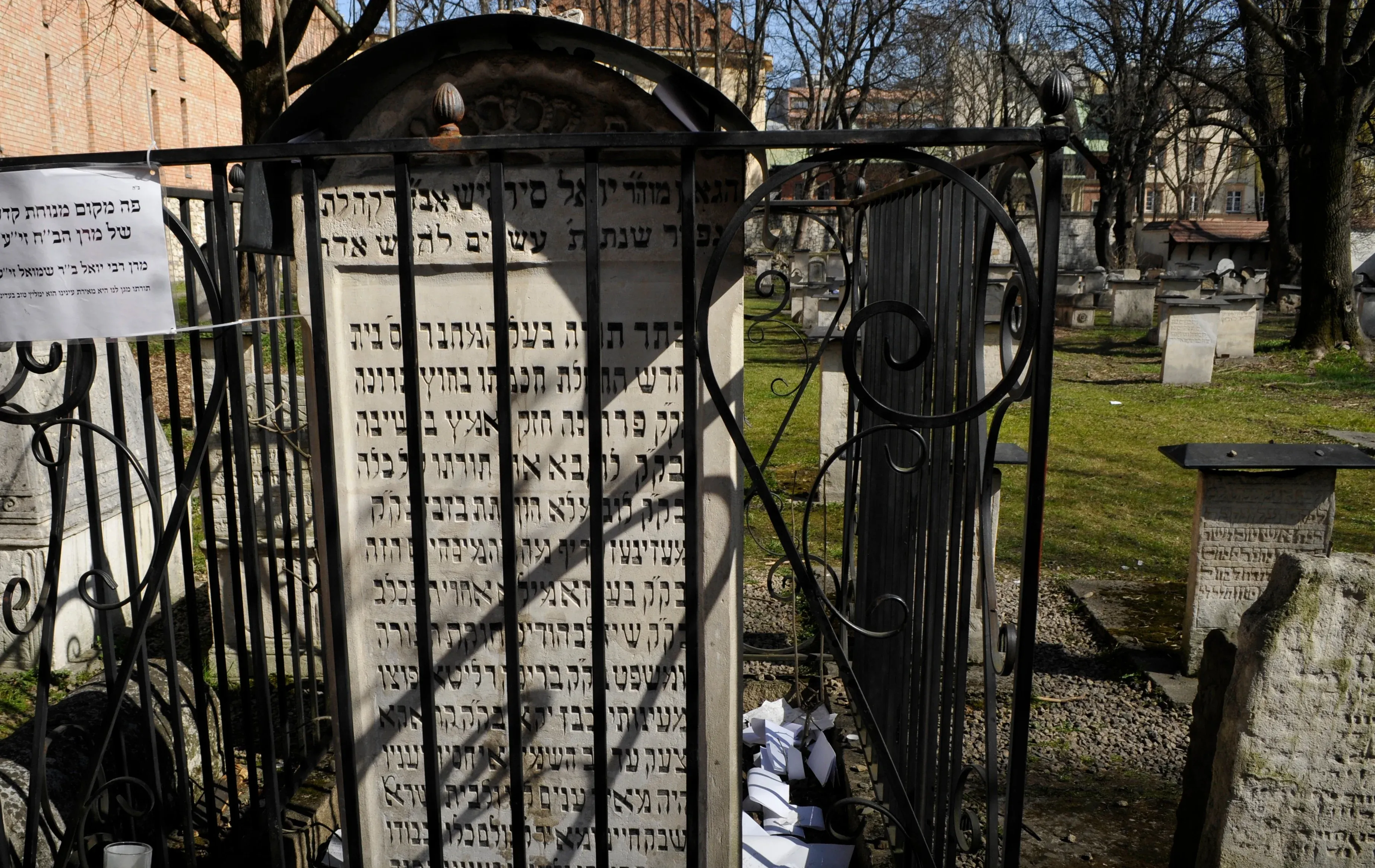קבר הב"ח בבית העלמין היהודי העתיק שבעיר קרקא | מסירות נפש ונבואה שהתגשמה