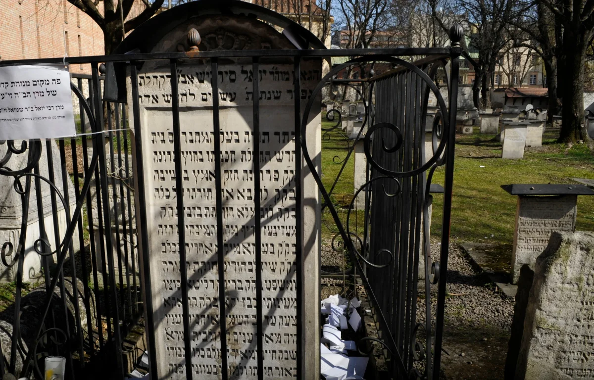 קבר הב"ח בבית העלמין היהודי העתיק שבעיר קרקא | מסירות נפש ונבואה שהתגשמה