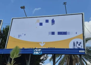 פה בארץ ישראל: סערה בעקבות שלטי חוצות מיסיונריים