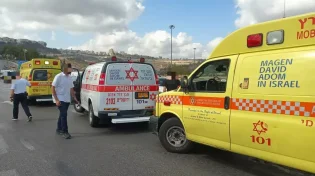 נרצח ו-3 פצועים ישראלים: פיגוע דריסה ודקירה קשה בצומת הגוש, המחבלים נוטרלו
