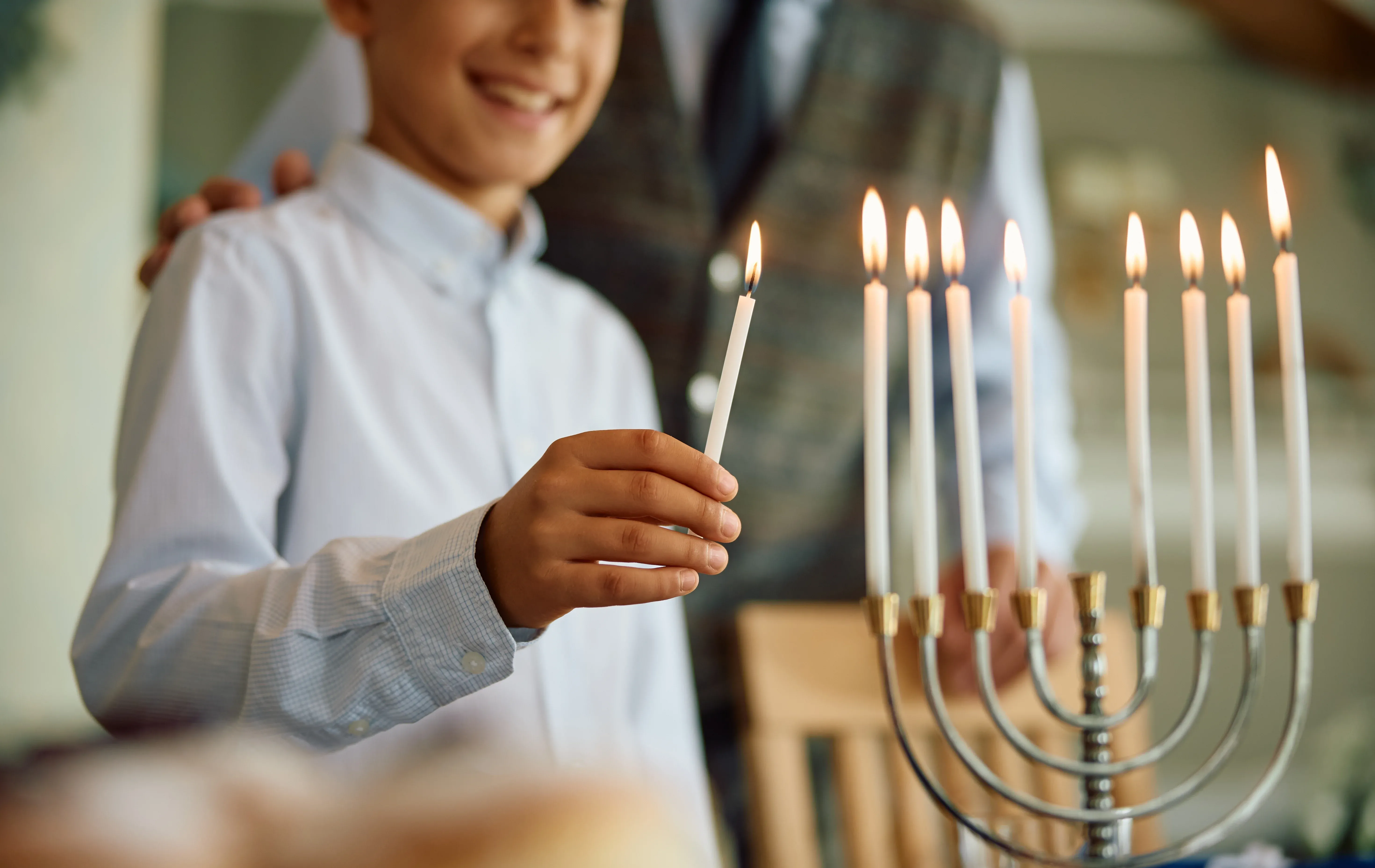 אור הנרות מגלה סודות של שפע וישועה אור הנרות מגלה סודות של שפע וישועה