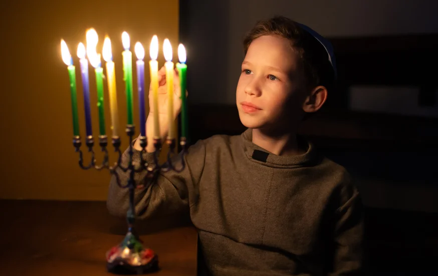 נרות החנוכיה כסגולה לחינוך הילדים נרות החנוכיה כסגולה לחינוך הילדים