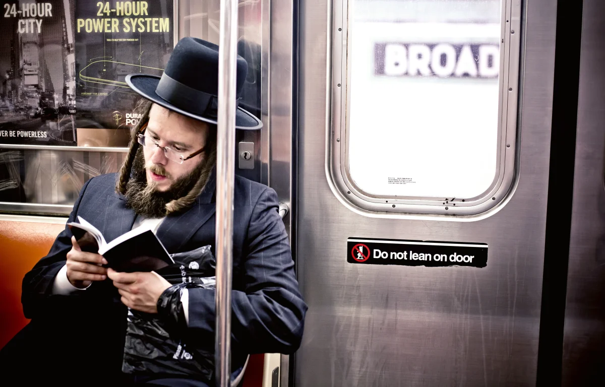 בחור ישיבה ברכבת בלונדון