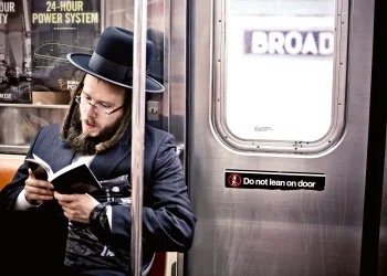 בחור ישיבה ברכבת בלונדון