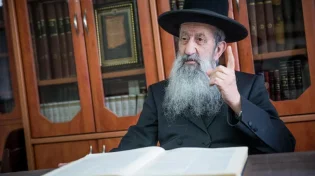 האם אדם צריך לעבור דירה למען חינוך הילדים? הרב בן ציון מוצפי משיב