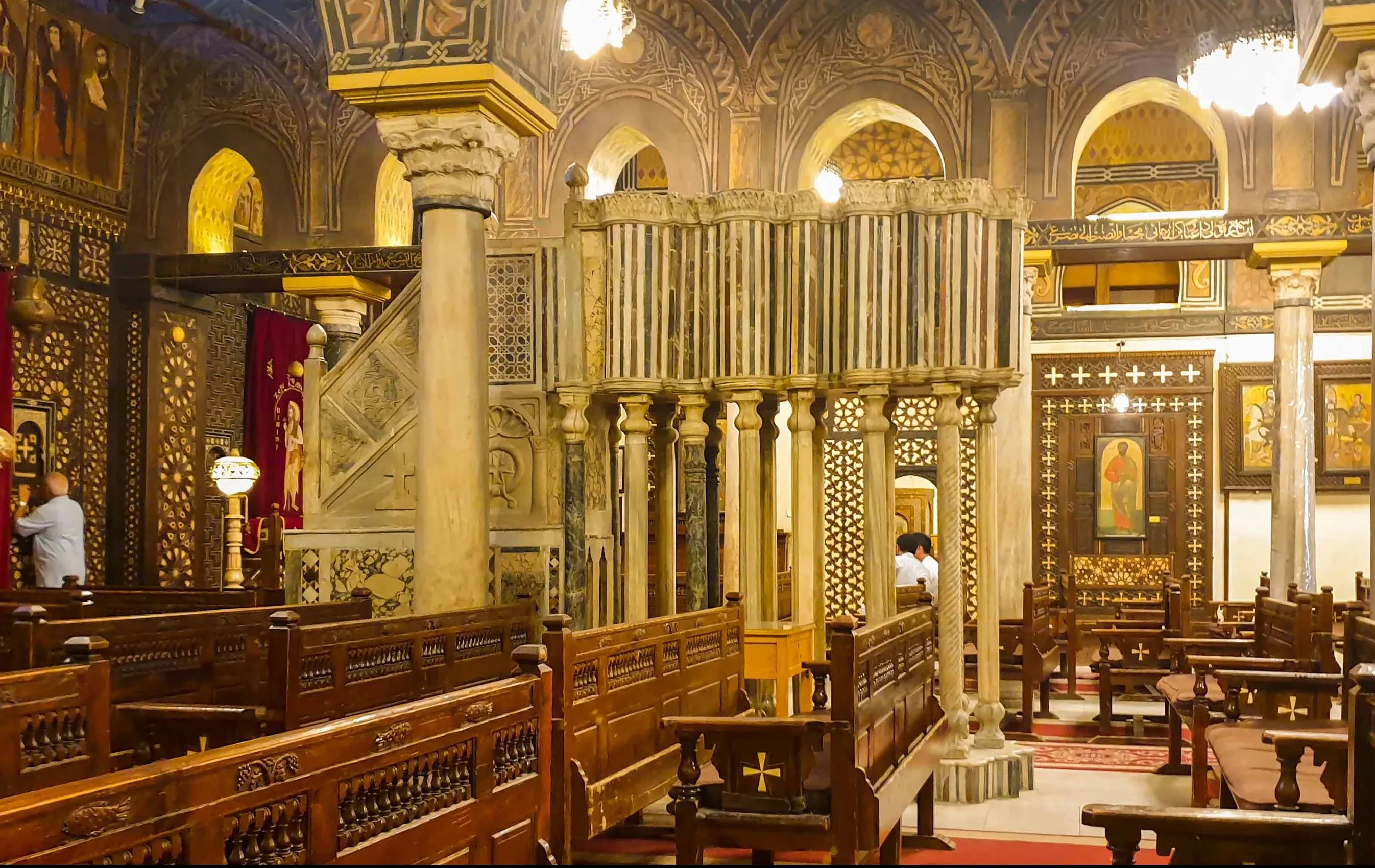 פנים בית הכנסת 'בן עזרא' בקהיר, מצרים פנים בית הכנסת 'בן עזרא' בקהיר, מצרים