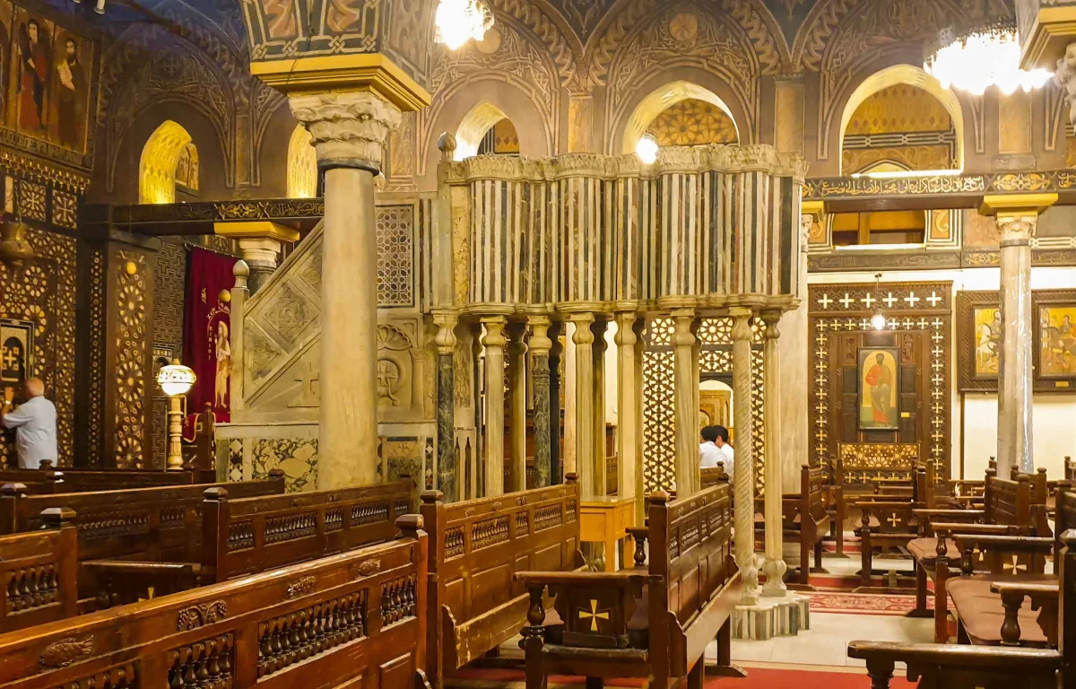 פנים בית הכנסת 'בן עזרא' בקהיר, מצרים 