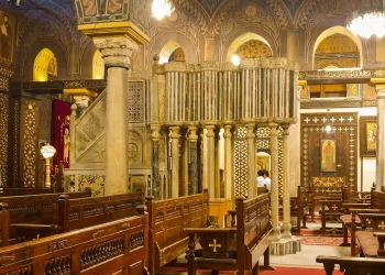 פנים בית הכנסת 'בן עזרא' בקהיר, מצרים 