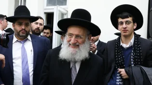 הרב ראובן אלבז: עשיו רק נראה מנצח, אבל ההכרעה שייכת ליעקב