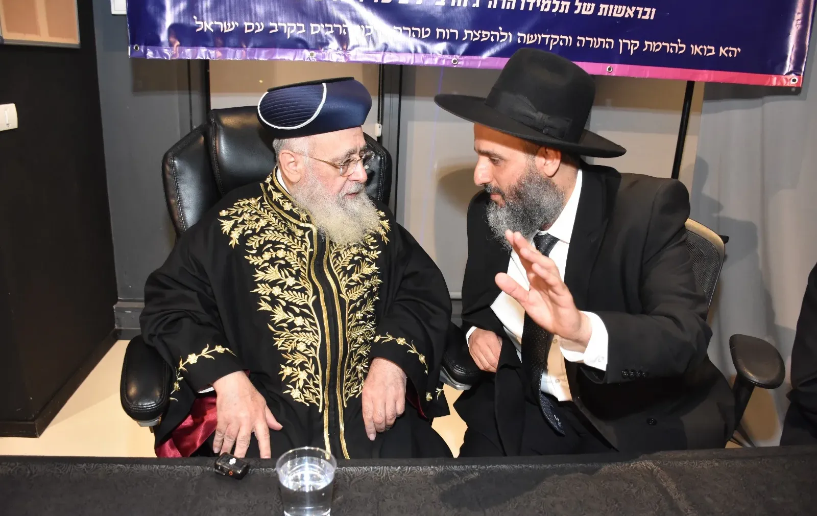 הרה"ג יניב עזיז שליט"א יחד עם מרן הראש"ל יצחק יוסף שליט"א