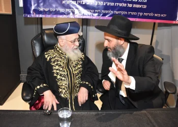 הרה"ג יניב עזיז שליט"א יחד עם מרן הראש"ל יצחק יוסף שליט"א