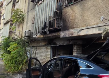 חשד להצתה: תינוק ושלושה מבוגרים חולצו משריפה בחיפה