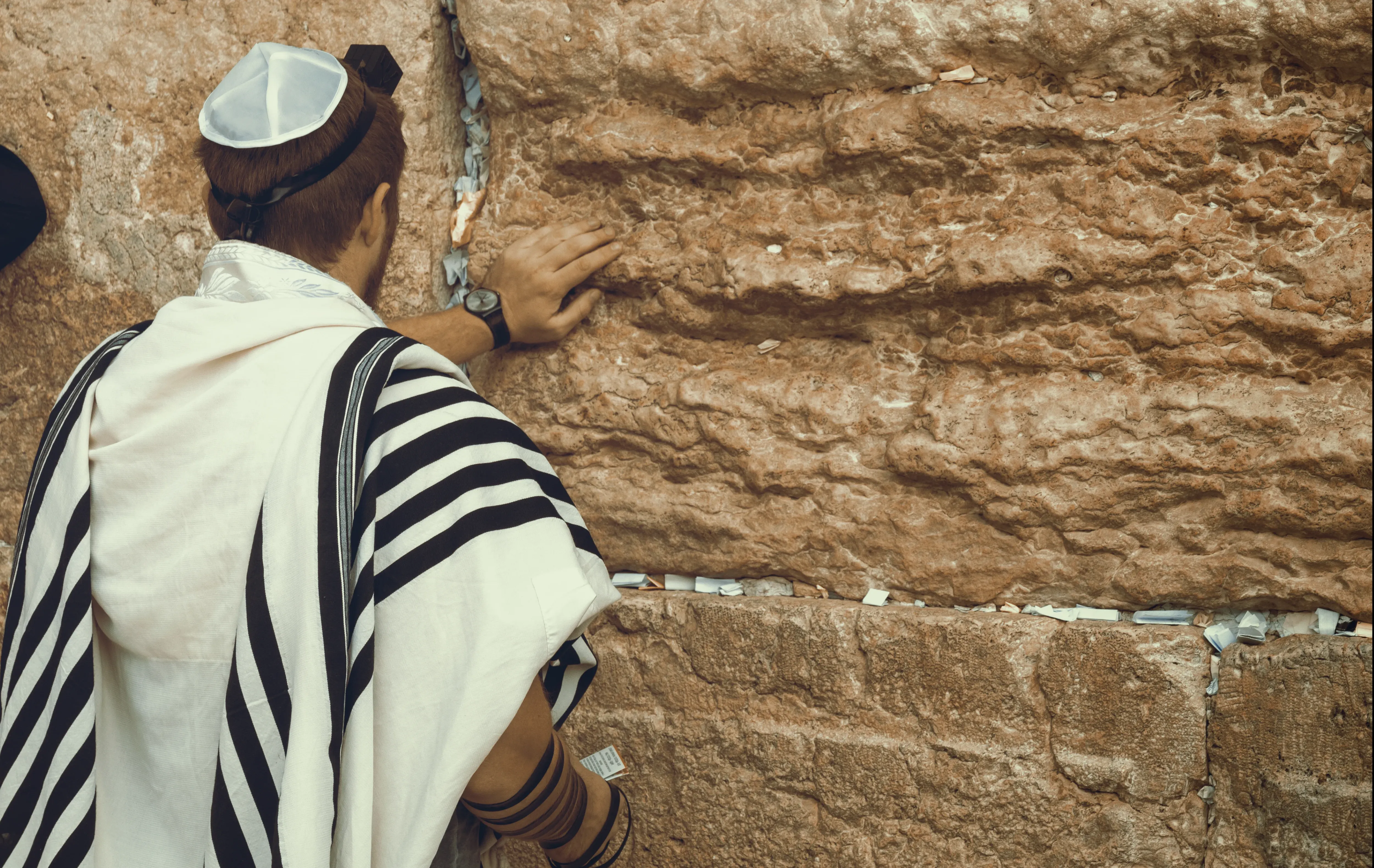 "באמצעות הידבקות בקדוש ברוך הוא, מחוללים שינוי של ממש בתיקון המזל" "באמצעות הידבקות בקדוש ברוך הוא, מחוללים שינוי של ממש בתיקון המזל"