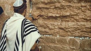 הרב מנחם וייס: האם אפשר לשנות מזל על פי התורה? הגילוי המפתיע מחודש כסלו