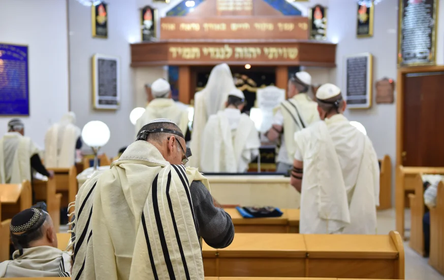 ישנם בתי כנסת גם בעולם העליון ומחנות מלאכים מתאספים בזמן התפילה