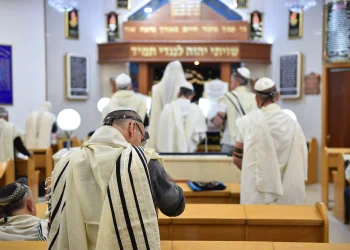 ישנם בתי כנסת גם בעולם העליון ומחנות מלאכים מתאספים בזמן התפילה