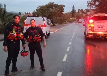 לילה מתוח באלקנה: תושבים נלכדו בבתיהם בעקבות הצפות