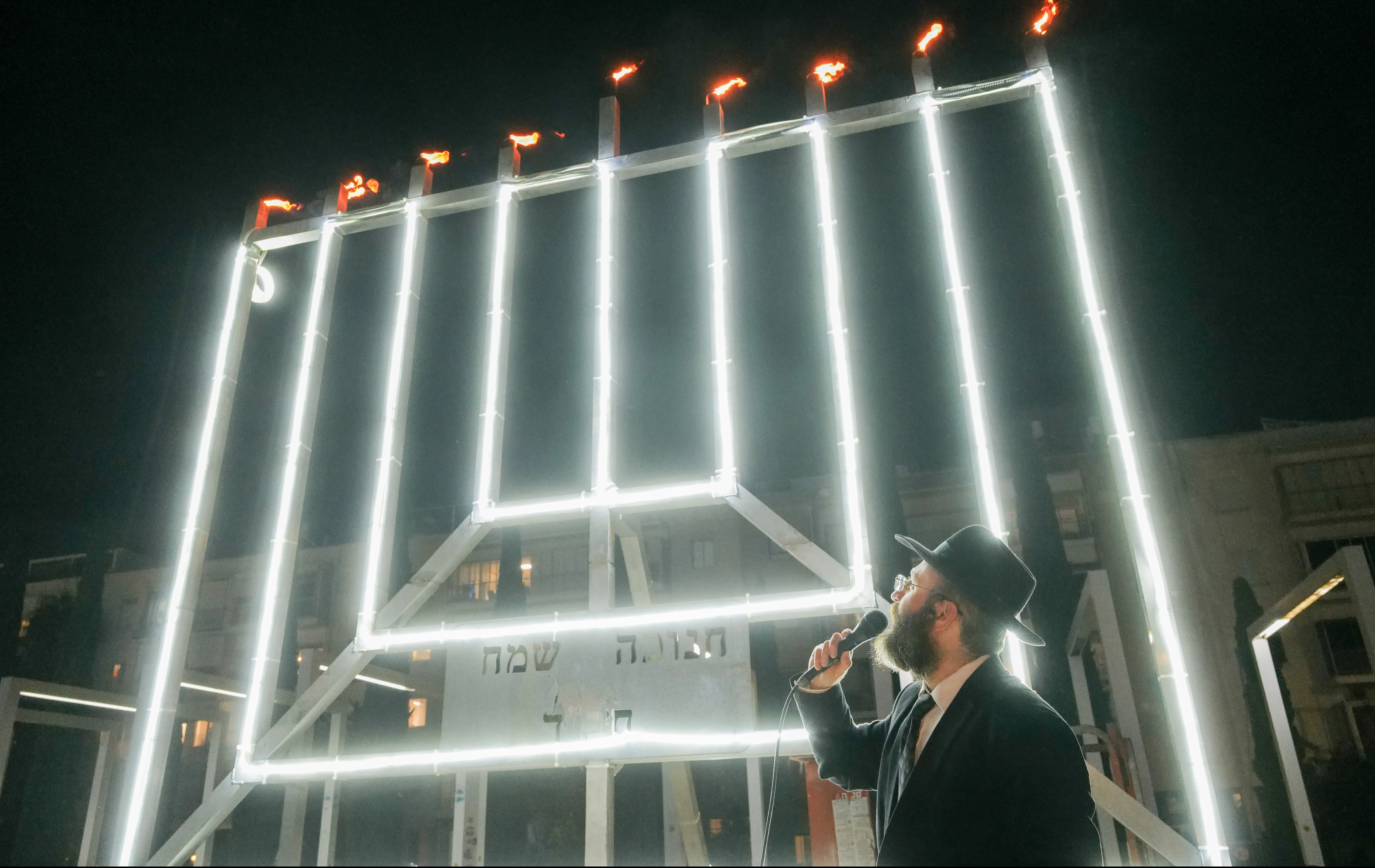 הדלקת נרות חנוכה במרכז תל אביב בשנה שעברה