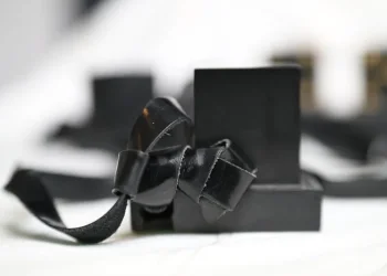 דרמה בפלורידה: רב חב"ד עצר את משאית הזבל משום שנזרקו לתוכה טלית ותפילין