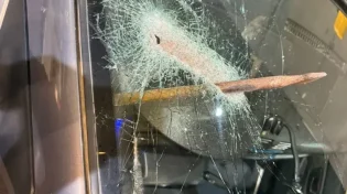 פיגוע חריג בכביש 5: מחבל יידה מוט ברזל לעבר רכב ישראלי