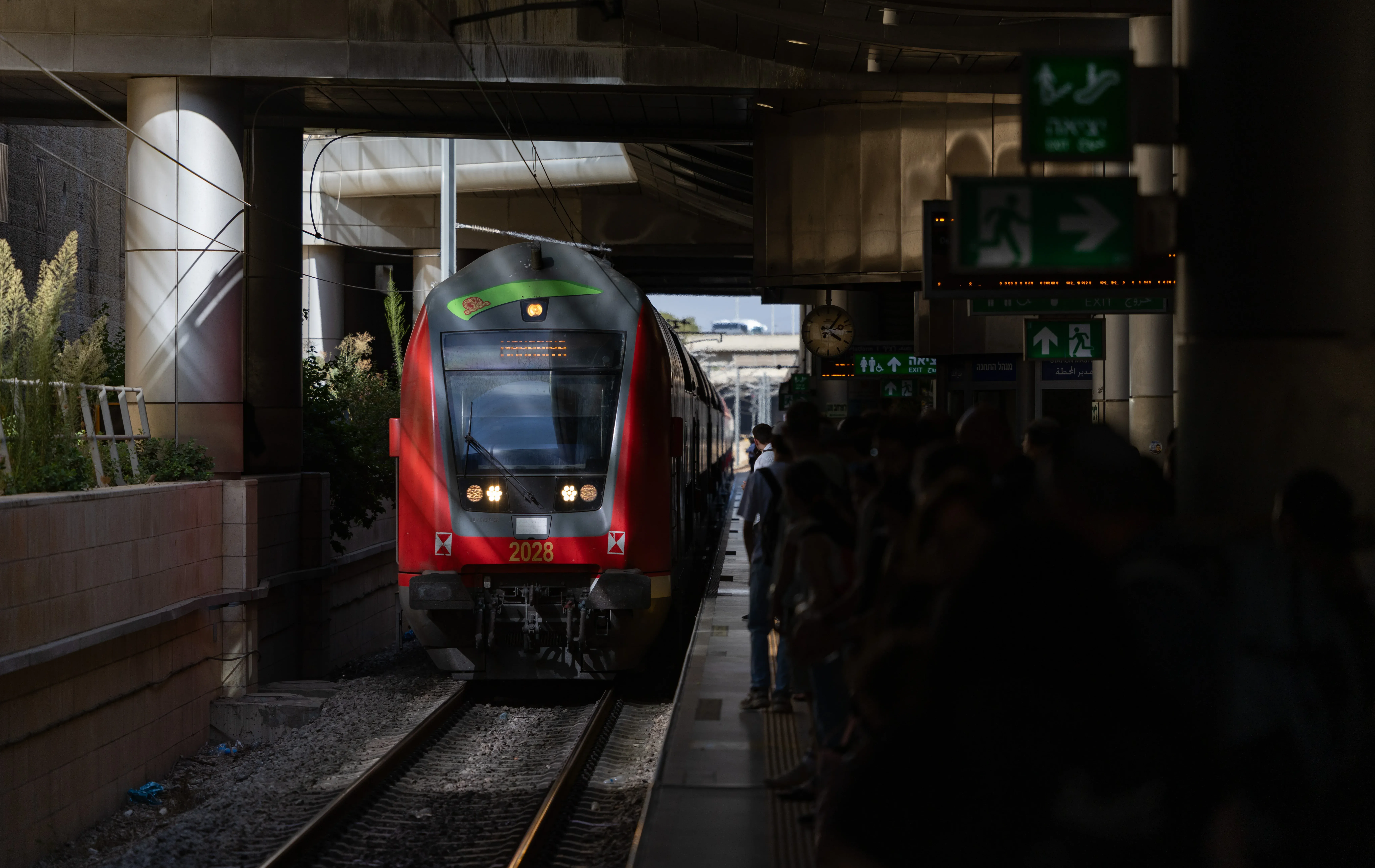 שיבושים כבדים ברכבות: הולך רגל נפגע סמוך לתחנת ת"א ההגנה שיבושים כבדים ברכבות: הולך רגל נפגע סמוך לתחנת ת"א ההגנה