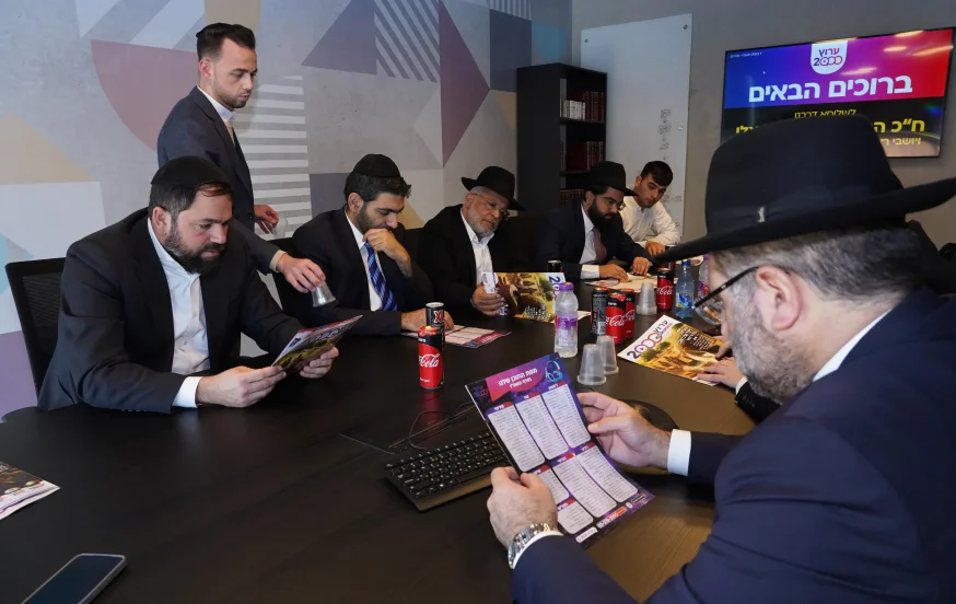 השר לשעבר מיכאל מלכיאלי בביקור מיוחד במשרדי ערוץ 2000